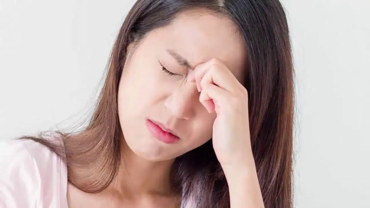 Đau đầu, hoa mắt sau đi nắng có phải dấu hiệu đột quỵ? Và 5 cách phòng tránh 1 - Gimedi Pharma Đau đầu, hoa mắt sau đi nắng có phải dấu hiệu đột quỵ? Và cách phòng tránh
