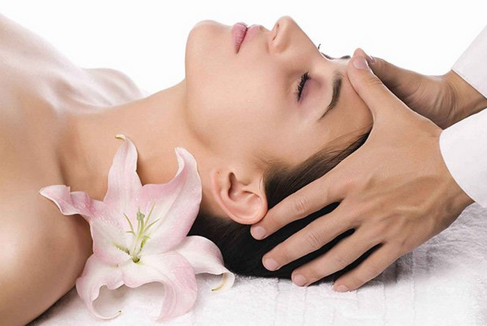 Massage mặt mang đến nhiều lợi ích