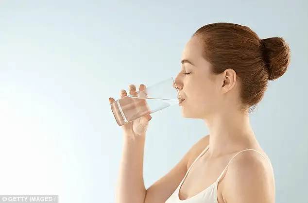 Uống đủ nước hàng ngày Cơ thể khỏe mạnh, ngăn ngừa nhiều loại bệnh
